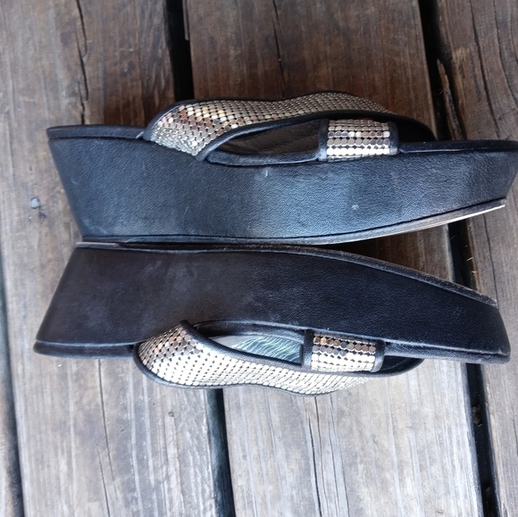 Stuart Weitzman women's black leather metallic crisscross wedge platform sandal. - Picture 6 of 7